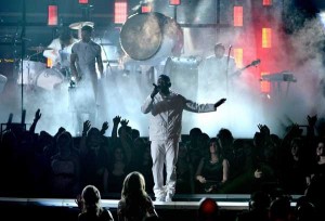 Kendrick Lamar с Imagine Dragons выступили на Grammy 2014 с треком Radioactive m.A.A.d City 8